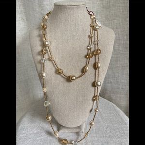 BEAUTIFUL NECKLACE AND EARRINGS.